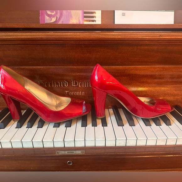 M
Stuart Weitzman Red Patent Leather Peep Toe Heels – Size 8.5 - Picture 1 of 6